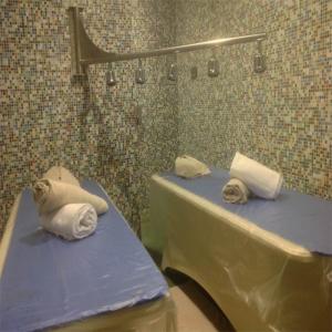Ducha vichy para tratamientos de presoterapia manual  Hotel Comendador