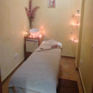 Cabina de tratamientos ambientada para masajes de relax 