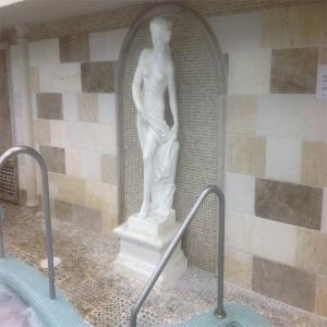 Detalle de la decoración clásica del Spa Balneario Domus Aurea 