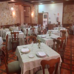 Mesas preparadas en el restaurante el Zaguan  Hotel Comendador
