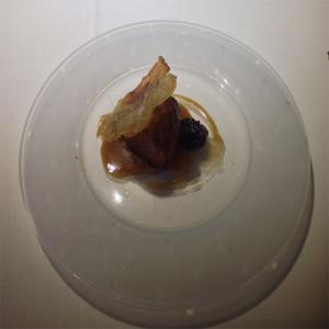 Solomillo de cerdo iberido y su tocino - asado de patata - ciruela confitada - vainilla bourbon 